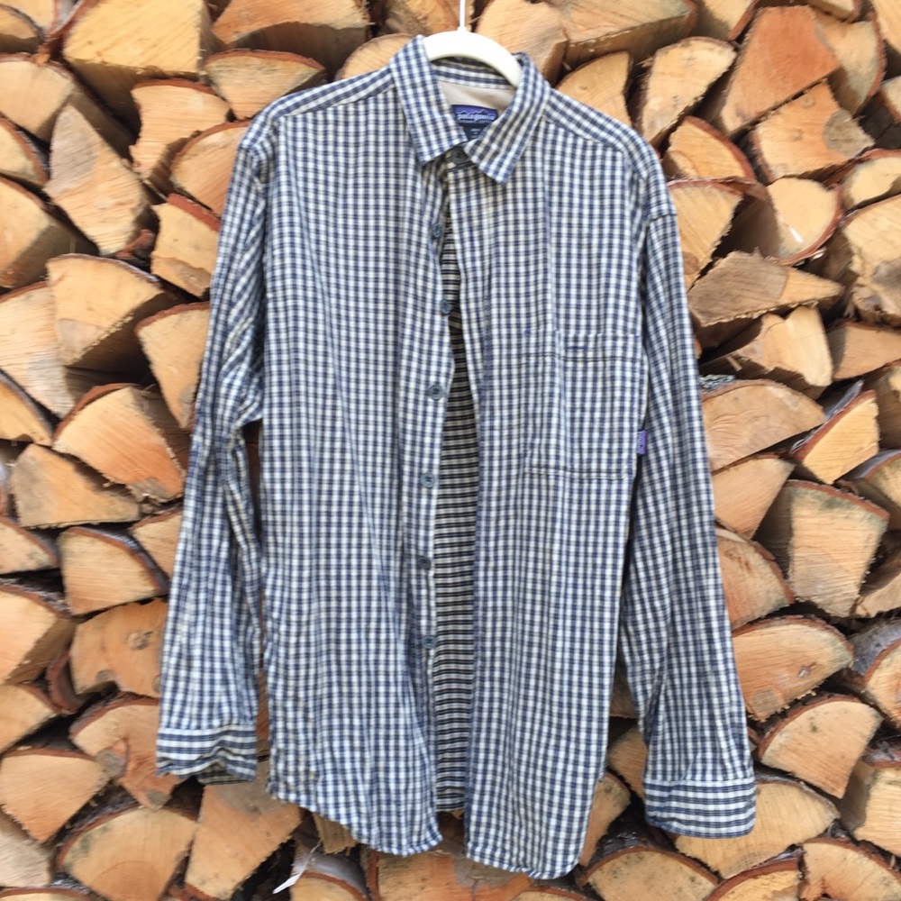 Men’s Patagonia long sleeve button down shirt